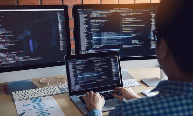 数据科学选型:R与Python如何赋能云浮网站建设?